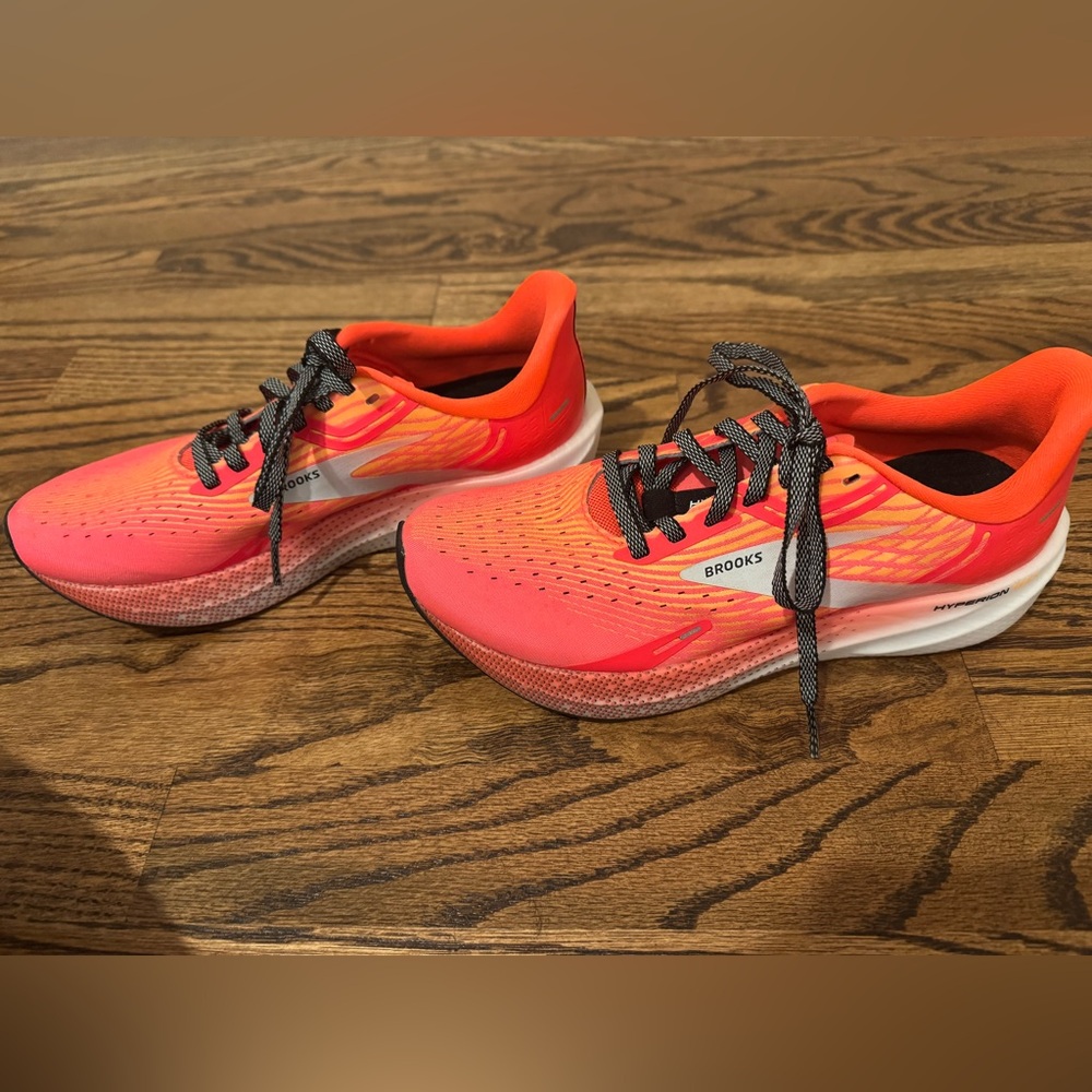 Women’s Brooks Hyperion. Worn once to gym